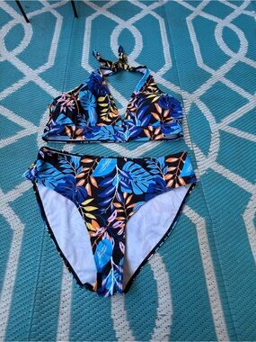 Women’s bikini 2pc swimsuit in Blue and Black Sz 2XL Lightly padded halter top